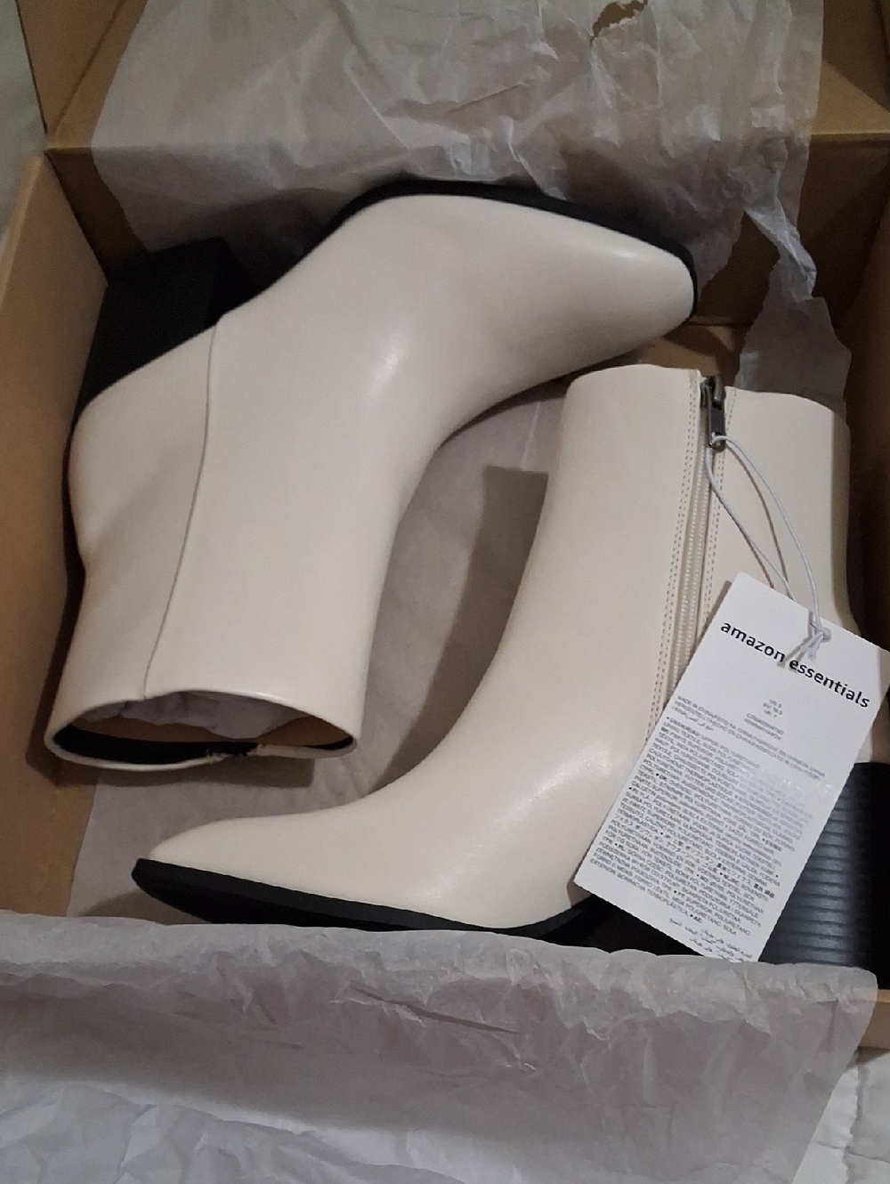 Amazon Essentials Cream Pointed-Toe Side-Zip Ankle Booties Sz 9